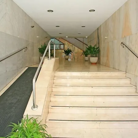 Piso En Calle Arabial 117 Junto A El Corte Ingles Granada
