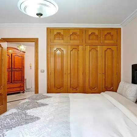 Piso En Calle Arabial 117 Junto A El Corte Ingles * Granada